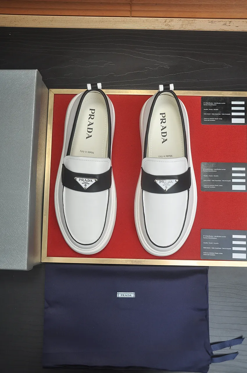 Men's shoes 💰580💶 [PRADA] Top original items, new seasonal styles, high-quality original items, top-grade high-mercerized cowhide combined with original breathable fabric + imported glue, imported stretch fabric inside with original cowhide feet, original thick outsole! Quality guaranteed! Code 38-45 (45 customized)